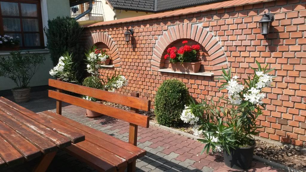 Gitta Apartman Buk Exterior photo